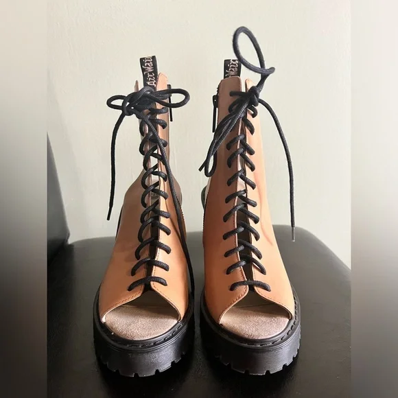 Dr. Martens Carmelita Lace-Up Heeled Boots Sz 6 - Picture 4 of 10